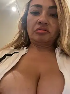 Snapshot of Afroditecash chatting on 25, 2, 2025 Afroditecash online show from 25, 2, 2025