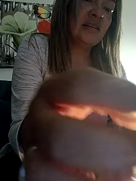 Snapshot of Afroditecash chatting on 2, 11, 2025 Afroditecash online show from 2, 11, 2025