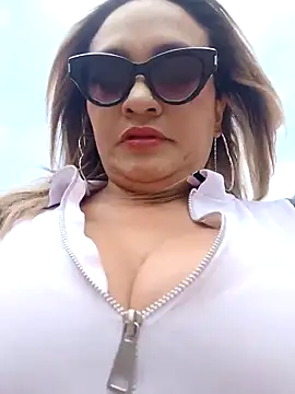 Snapshot of Afroditecash chatting on 11, 10, 2025 Afroditecash online show from 11, 10, 2025