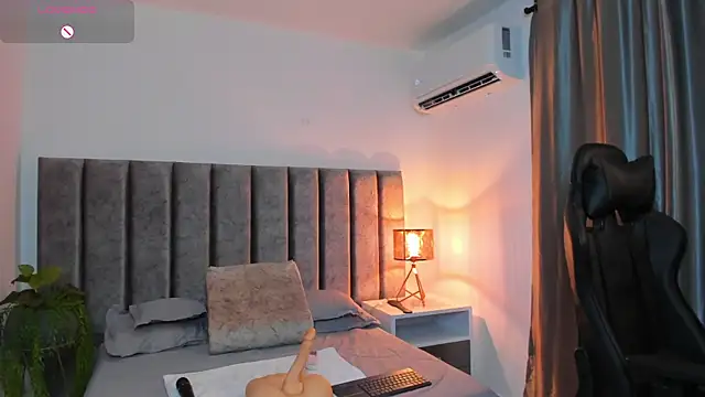 SamanthaSmithx online show from 19, 11, 2025