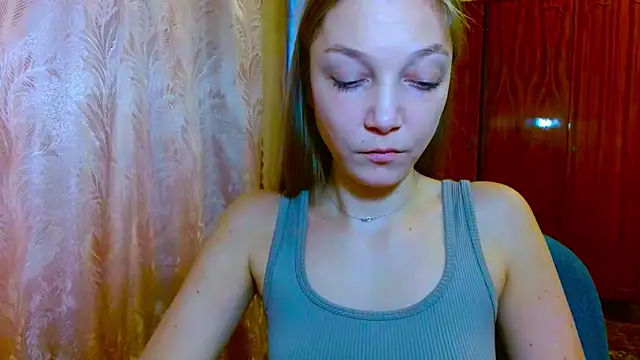 EmillyPlay online show from 3, 12, 2025