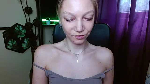 EmillyPlay online show from 11, 4, 2026