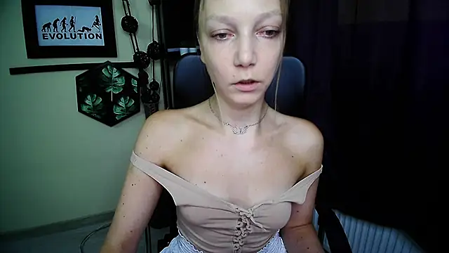 EmillyPlay online show from 9, 7, 2026