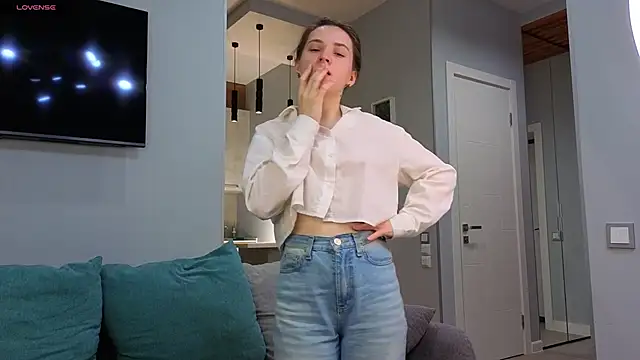 DonnaBurkee online show from 19, 10, 2025