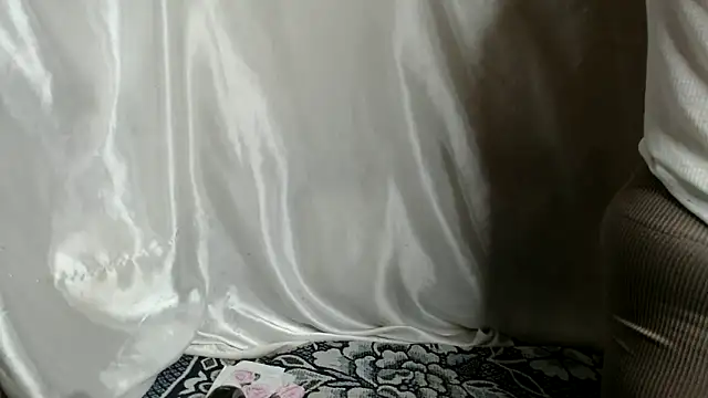Burberrry  online show from 12, 3, 2025