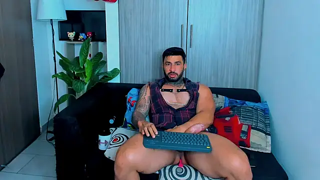 Snapshot of naugthy_dominant chatting on 4, 11, 2025 naugthy dominant online show from 4, 11, 2025