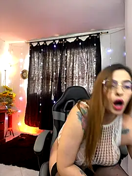 Alessandra Schmoll online show from 2, 12, 2025