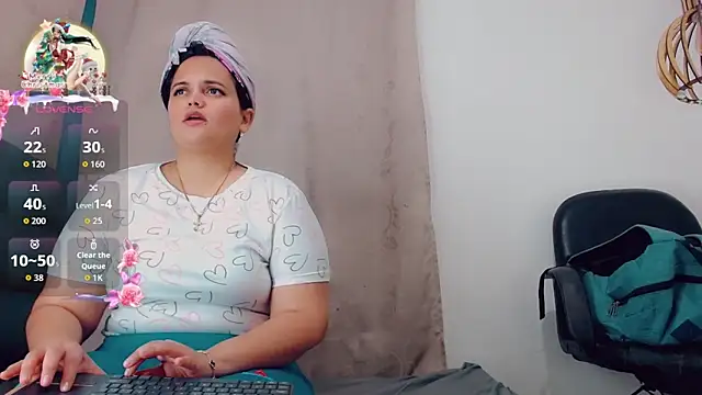 brunnette hot online show from 19, 12, 2025