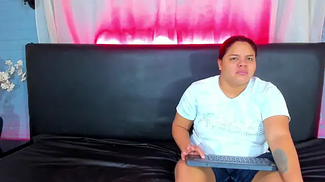 brunnette hot online show from 27, 2, 2025
