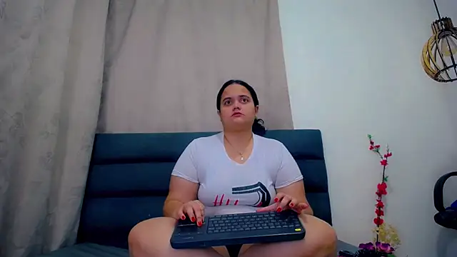 brunnette hot online show from 9, 3, 2026