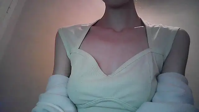 Snapshot of ElizaSwon chatting on 11, 9, 2025 ElizaSwon online show from 11, 9, 2025