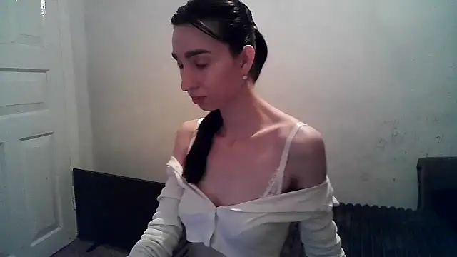 Snapshot of ElizaSwon chatting on 5, 11, 2025 ElizaSwon online show from 5, 11, 2025