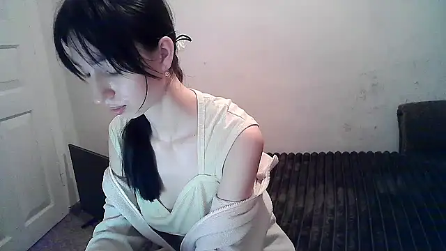 Snapshot of ElizaSwon chatting on 5, 10, 2025 ElizaSwon online show from 5, 10, 2025