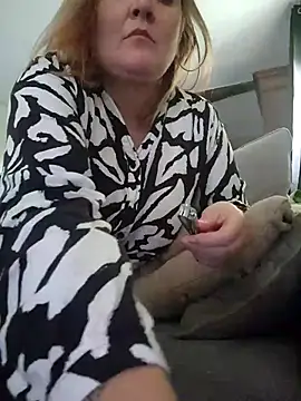 lady charlyne online show from 3, 11, 2025