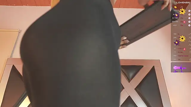 Sofia Cooper  online show from 6, 11, 2025