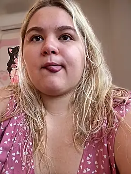 Snapshot of Freakcute_ chatting on 9, 6, 2026 Freakcute online show from 9, 6, 2026