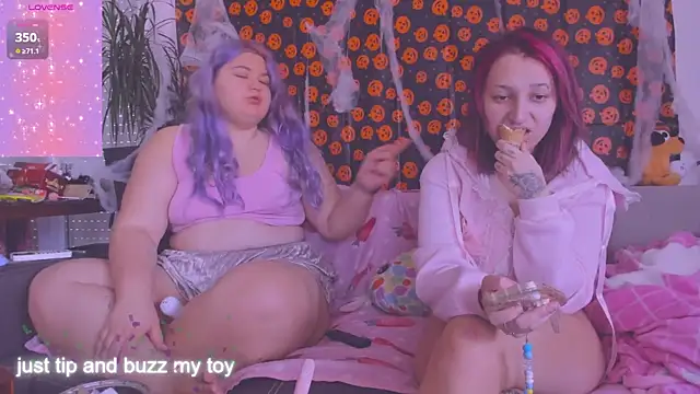 Freakcute  online show from 24, 10, 2025