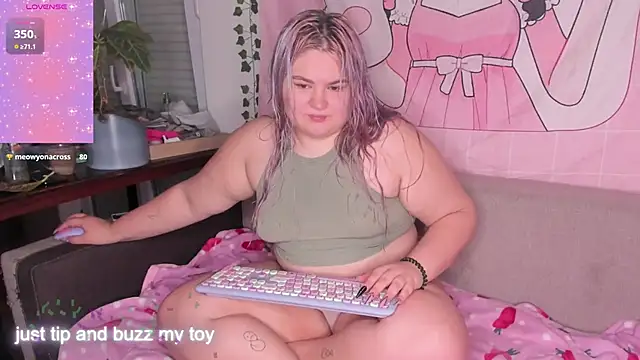 Freakcute  online show from 19, 11, 2025