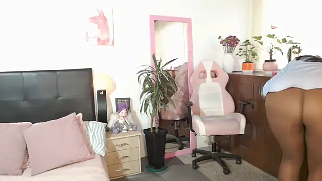 Snapshot of DonaBella17 chatting on 21, 10, 2025 DonaBella17 online show from 21, 10, 2025