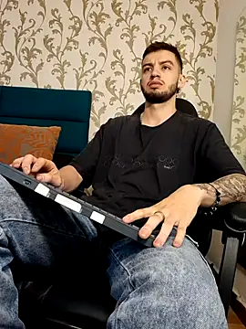 Snapshot of Michael_magno chatting on 13, 5, 2026 Michael magno online show from 13, 5, 2026