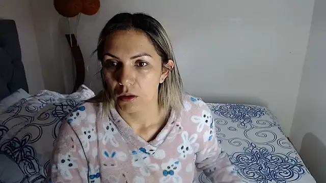 Snapshot of Chantal_hott chatting on 9, 6, 2026 Chantal hott online show from 9, 6, 2026