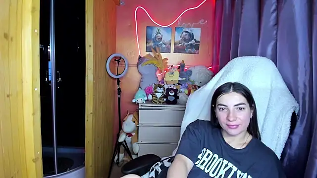 Fiery Brunette  online show from 18, 3, 2026