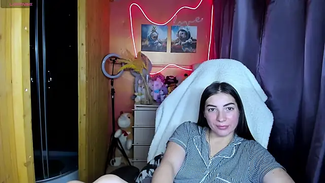 Fiery Brunette  online show from 29, 11, 2025