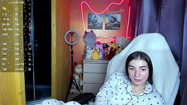 Fiery Brunette  online show from 7, 11, 2025