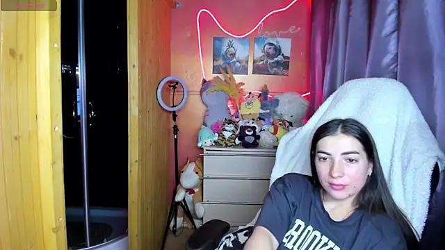 Fiery Brunette  online show from 4, 4, 2026