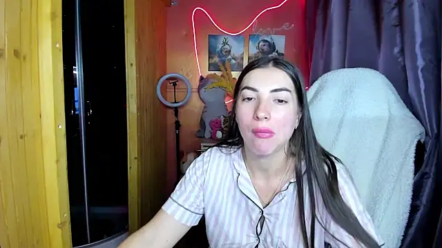 Fiery Brunette  online show from 18, 2, 2026