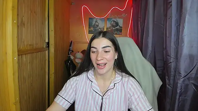 Fiery Brunette  online show from 18, 2, 2025