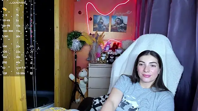 Fiery Brunette  online show from 13, 1, 2026