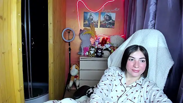 Fiery Brunette  online show from 18, 1, 2026