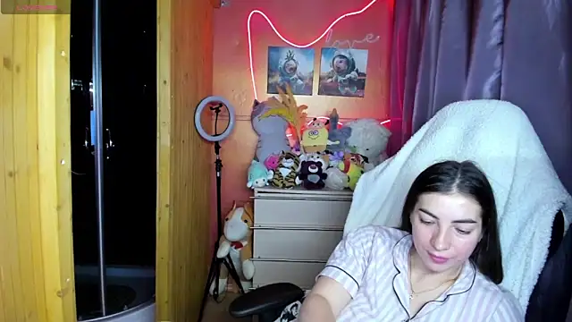 Fiery Brunette  online show from 31, 3, 2026