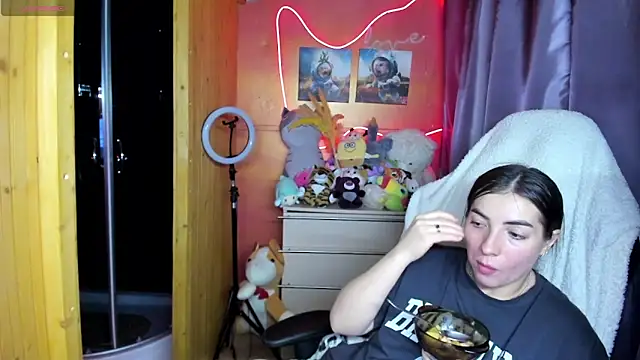 Fiery Brunette  online show from 5, 4, 2026