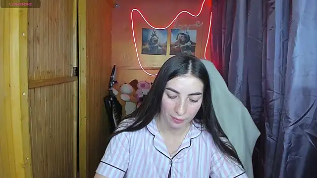 Fiery Brunette  online show from 18, 2, 2025