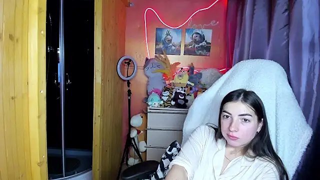 Fiery Brunette  online show from 25, 4, 2026