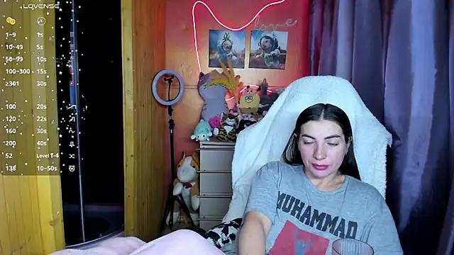 Fiery Brunette  online show from 4, 3, 2026