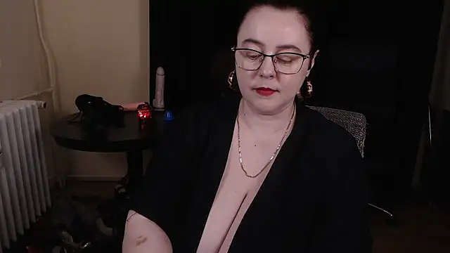 poshmistress online show from 19, 3, 2025