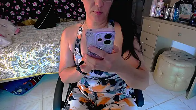 BitterMomXxx online show from 18, 4, 2026