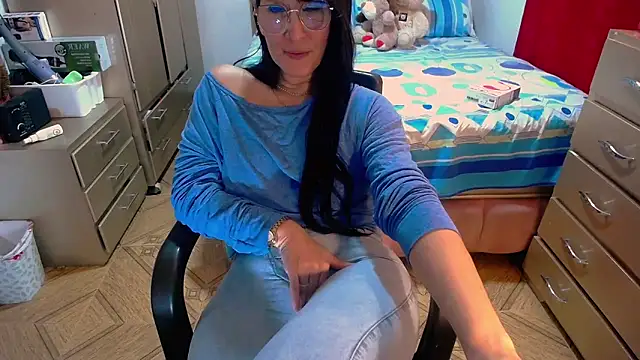Snapshot of BitterMomXxx chatting on 26, 2, 2025 BitterMomXxx online show from 26, 2, 2025