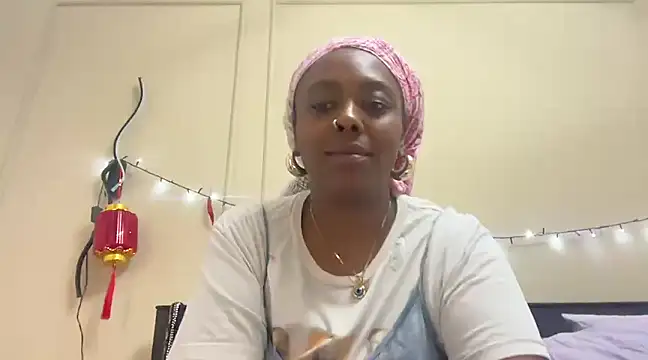 Snapshot of ChocolateCakeQueen chatting on 28, 2, 2025 ChocolateCakeQueen online show from 28, 2, 2025