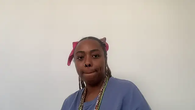 Snapshot of ChocolateCakeQueen chatting on 17, 11, 2025 ChocolateCakeQueen online show from 17, 11, 2025