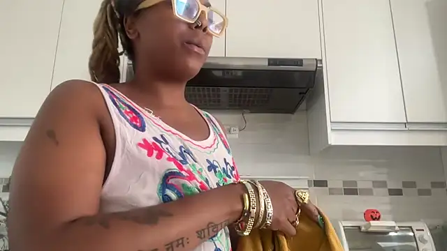 Snapshot of ChocolateCakeQueen chatting on 19, 10, 2025 ChocolateCakeQueen online show from 19, 10, 2025