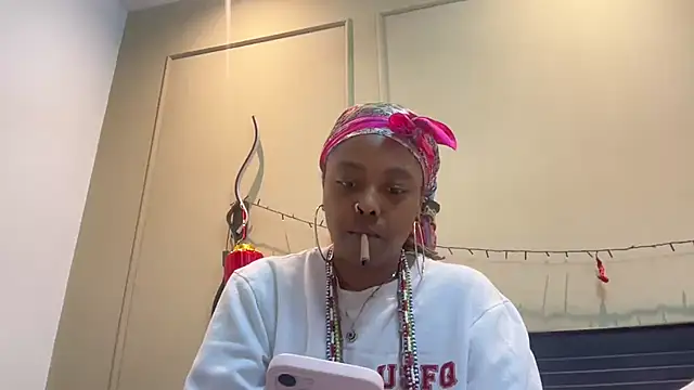 Snapshot of ChocolateCakeQueen chatting on 2, 3, 2025 ChocolateCakeQueen online show from 2, 3, 2025