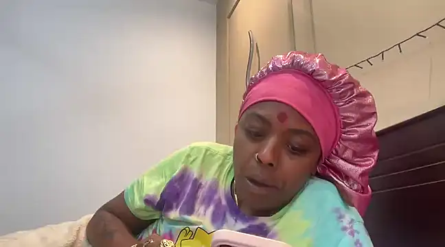 Snapshot of ChocolateCakeQueen chatting on 28, 2, 2025 ChocolateCakeQueen online show from 28, 2, 2025