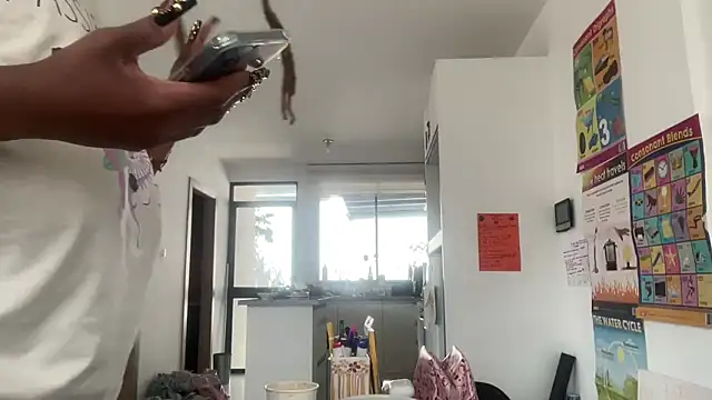 Snapshot of ChocolateCakeQueen chatting on 31, 10, 2025 ChocolateCakeQueen online show from 31, 10, 2025