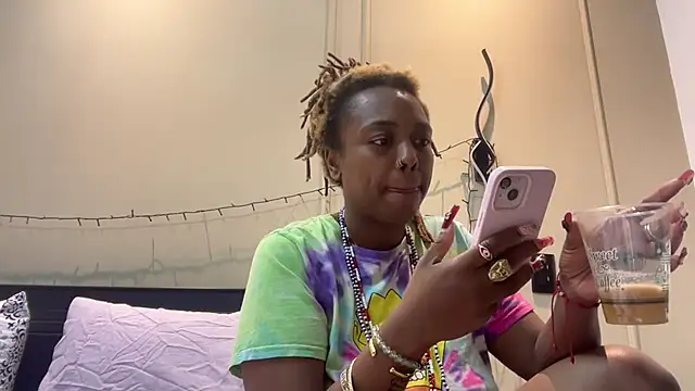 Snapshot of ChocolateCakeQueen chatting on 12, 3, 2025 ChocolateCakeQueen online show from 12, 3, 2025