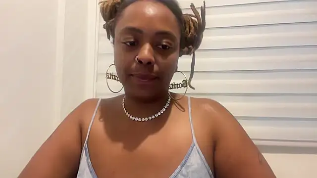 Snapshot of ChocolateCakeQueen chatting on 28, 9, 2025 ChocolateCakeQueen online show from 28, 9, 2025