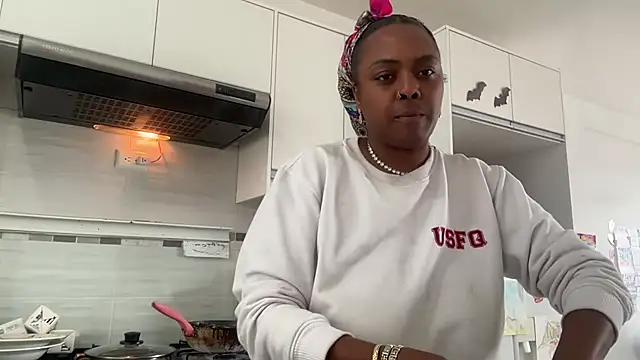 Snapshot of ChocolateCakeQueen chatting on 14, 10, 2025 ChocolateCakeQueen online show from 14, 10, 2025